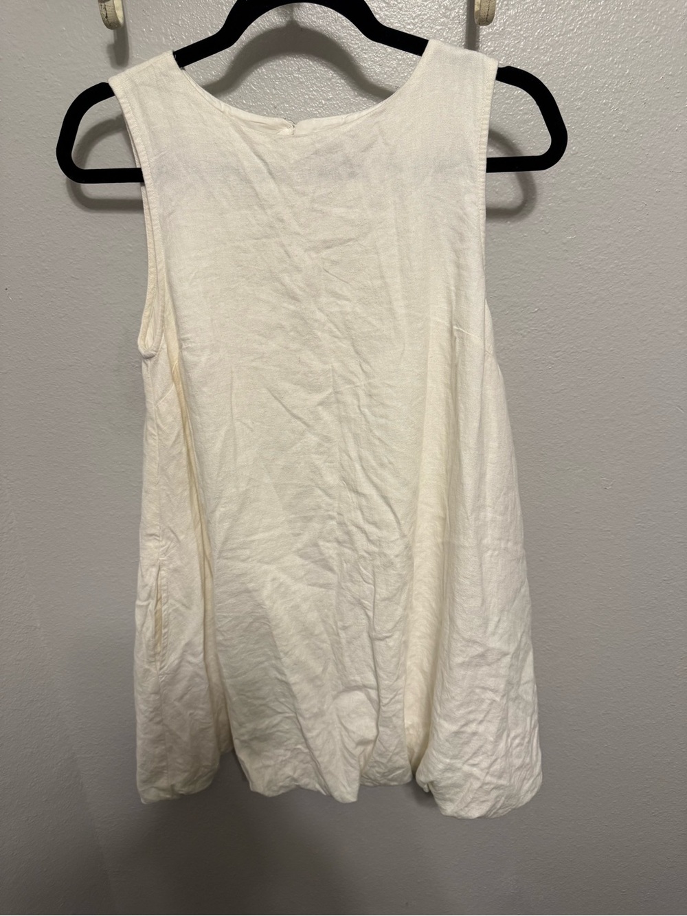 Sleeveless Bubble-Hem Mini Dress in Cream linen - Picture 4 of 4